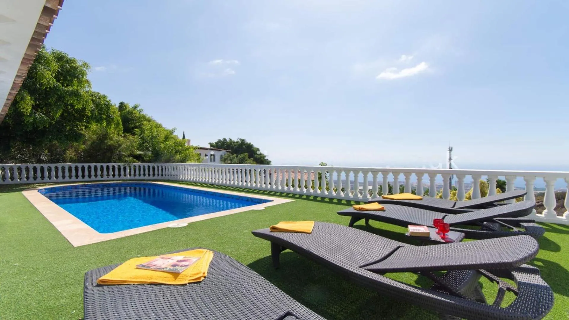 Villas Trillizos 아데제 0*,  스페인