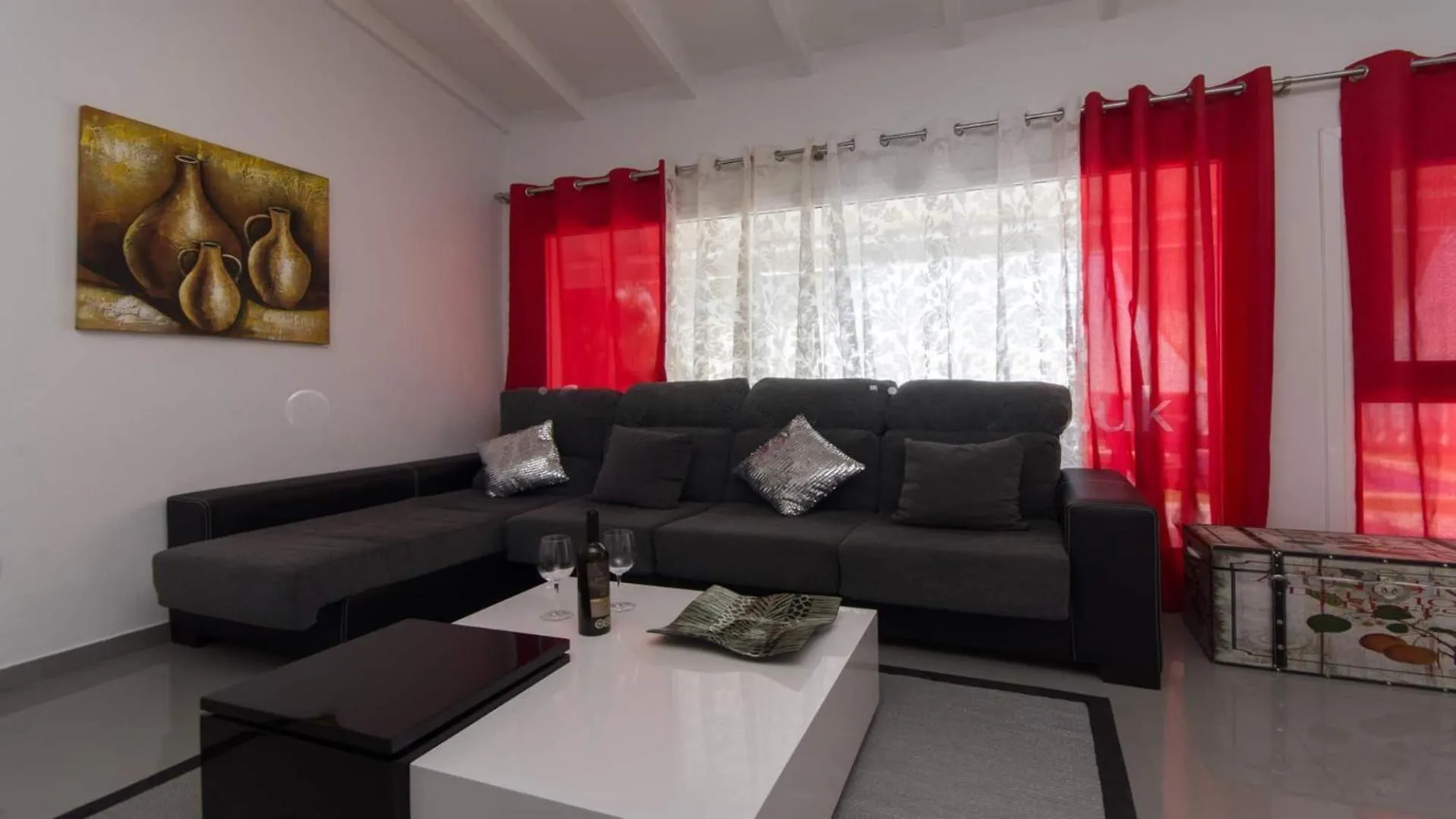 Villas Trillizos 아데제