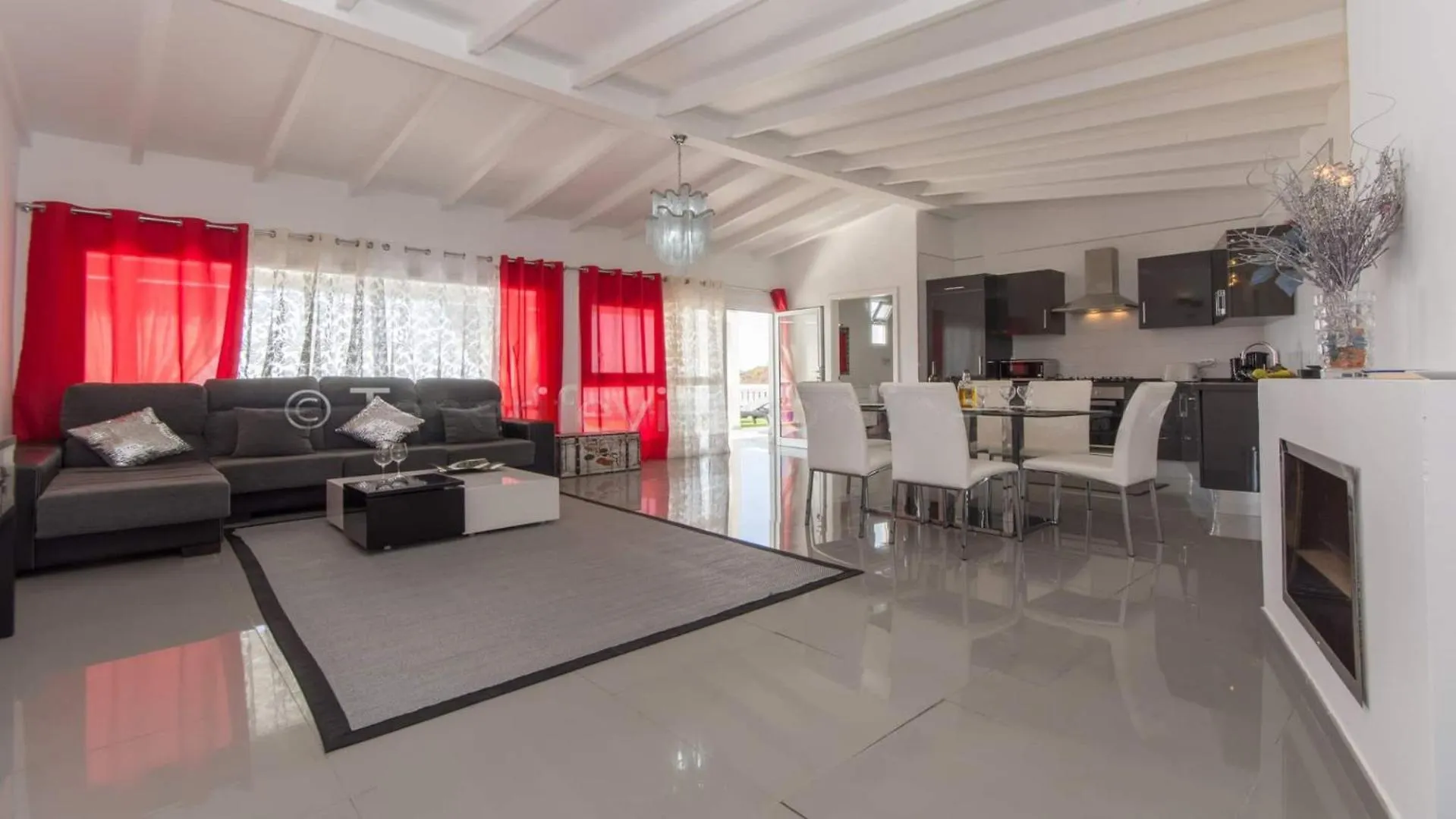 Villas Trillizos 아데제