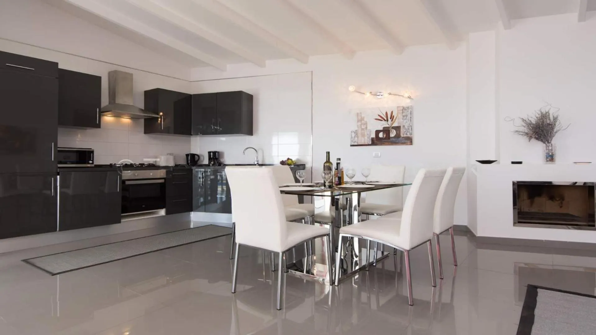 Villas Trillizos 아데제