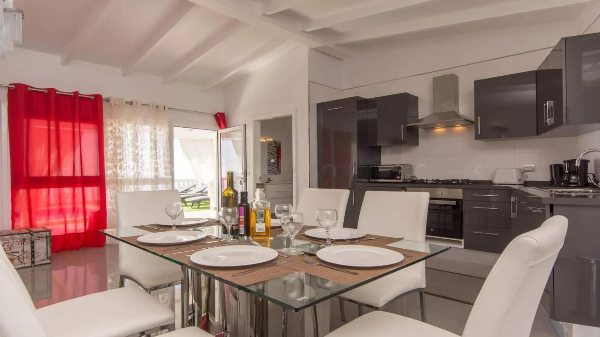 Villas Trillizos 아데제