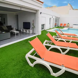  Villa Carlota