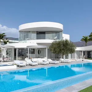  Villa Equilibrium